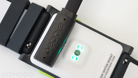 A magnetic charging cable is easy to attach, but a stronger magnet would prevent it from easily popping off.
